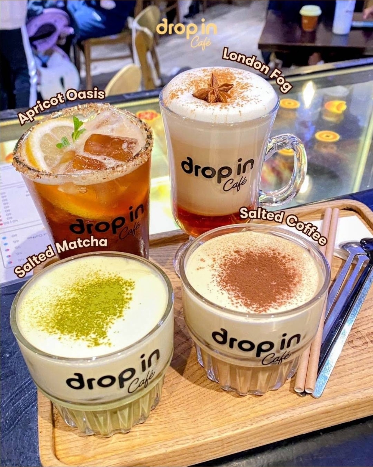 앞쪽 오른편의 솔티드 커피와 Drop In 인기 음료들.